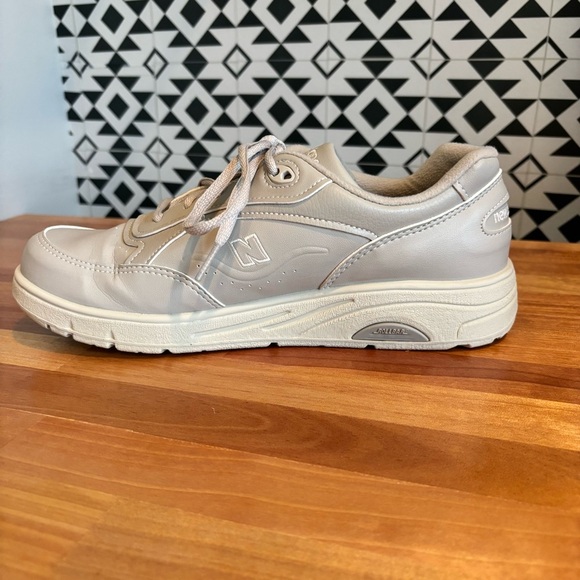 New Balance 811 Rollbar Women's Beige Leather Sneaker Size 8.5 Made in USA - Picture 8 of 11